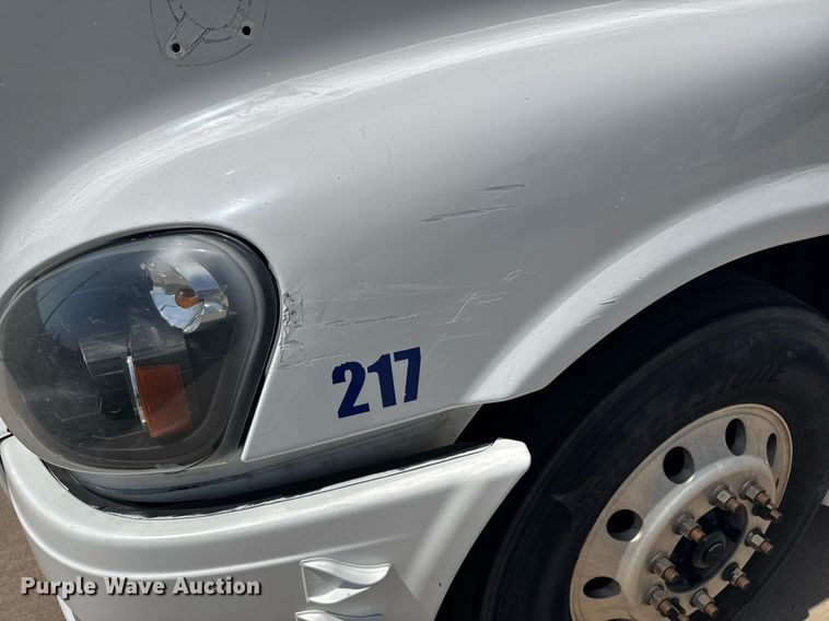 image for item EG6354 2014 Freightliner Cascadia semi truck