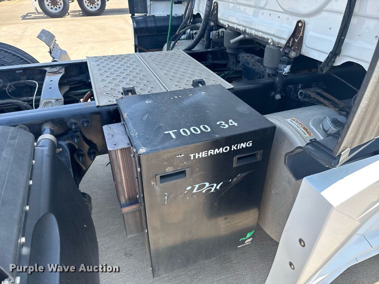 image for item EG6354 2014 Freightliner Cascadia semi truck