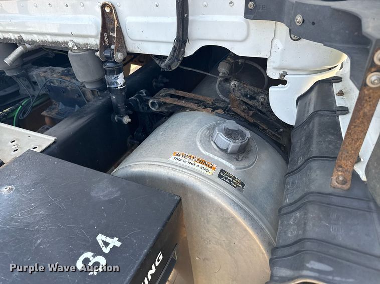 image for item EG6354 2014 Freightliner Cascadia semi truck