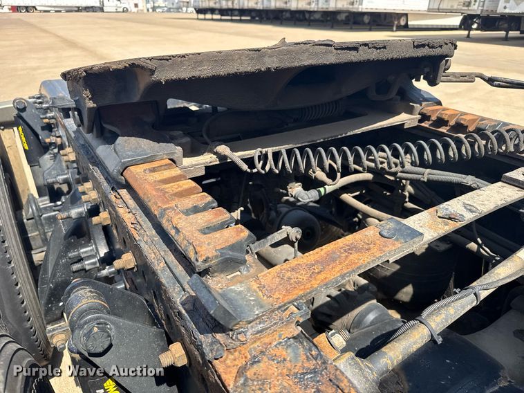 image for item EG6354 2014 Freightliner Cascadia semi truck