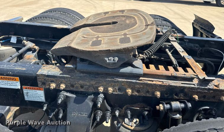 image for item EG6354 2014 Freightliner Cascadia semi truck