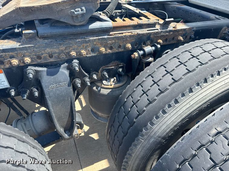 image for item EG6354 2014 Freightliner Cascadia semi truck