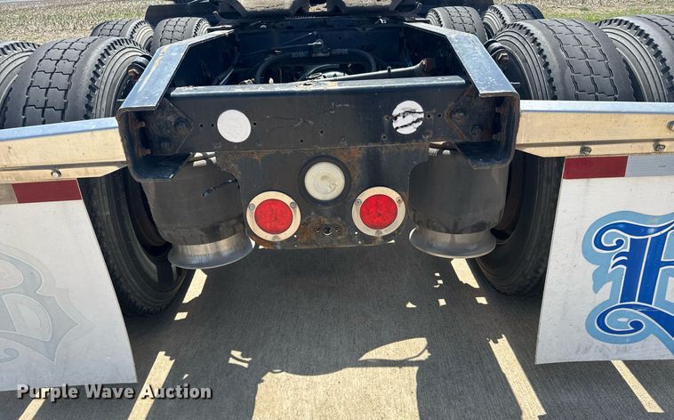 image for item EG6354 2014 Freightliner Cascadia semi truck