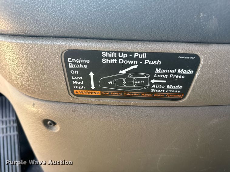 image for item EG6354 2014 Freightliner Cascadia semi truck