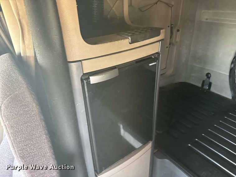 image for item EG6354 2014 Freightliner Cascadia semi truck