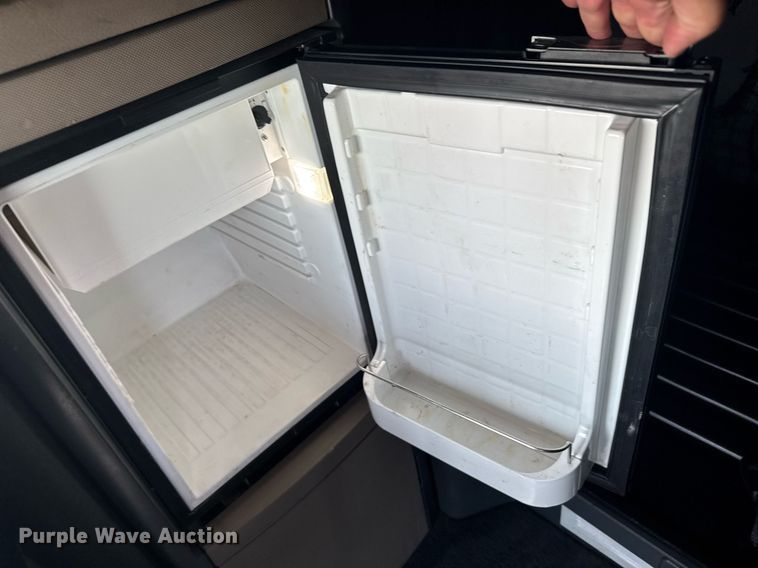 image for item EG6354 2014 Freightliner Cascadia semi truck