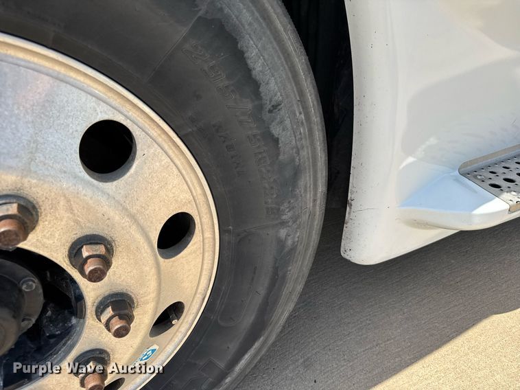 image for item EG6354 2014 Freightliner Cascadia semi truck