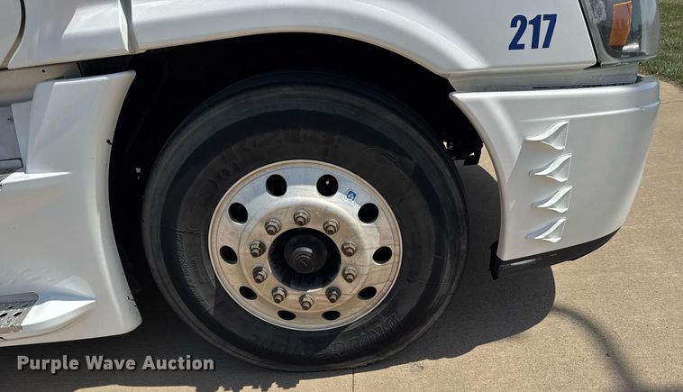 image for item EG6354 2014 Freightliner Cascadia semi truck