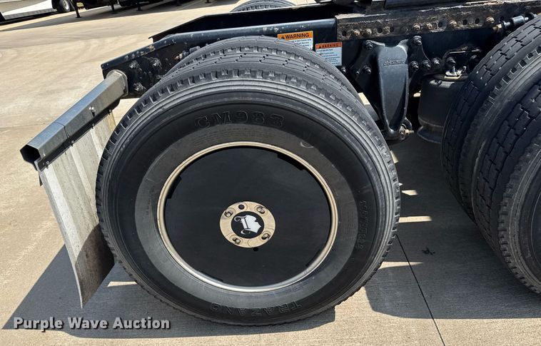 image for item EG6354 2014 Freightliner Cascadia semi truck