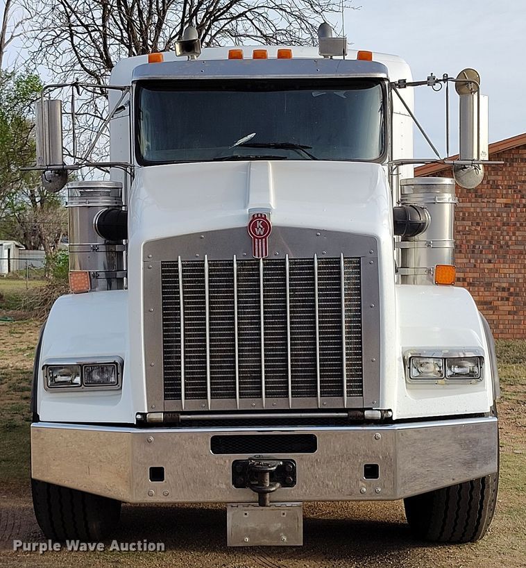 image for item EH0209 2007 Kenworth T800 semi truck