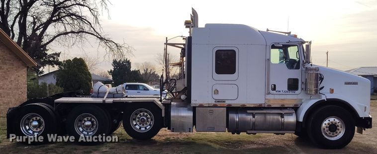 image for item EH0209 2007 Kenworth T800 semi truck
