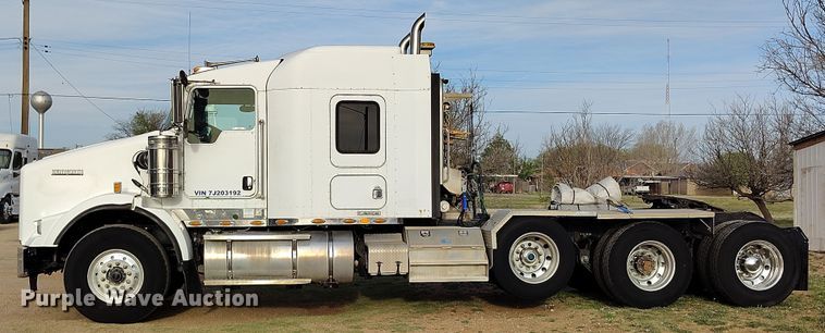 image for item EH0209 2007 Kenworth T800 semi truck