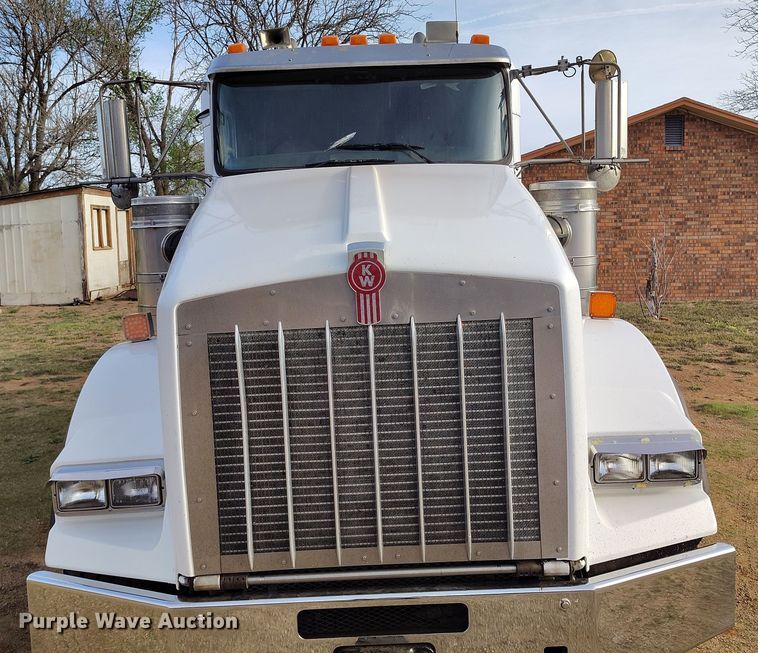 image for item EH0209 2007 Kenworth T800 semi truck
