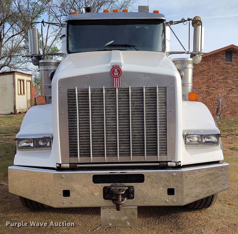 image for item EH0209 2007 Kenworth T800 semi truck