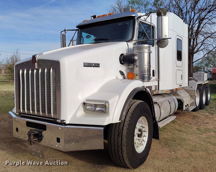 image for item EH0209 2007 Kenworth T800 semi truck