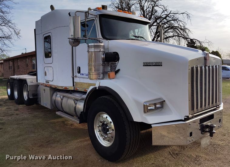 image for item EH0209 2007 Kenworth T800 semi truck
