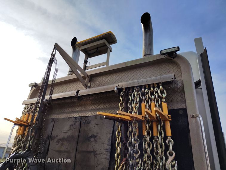 image for item EH0209 2007 Kenworth T800 semi truck