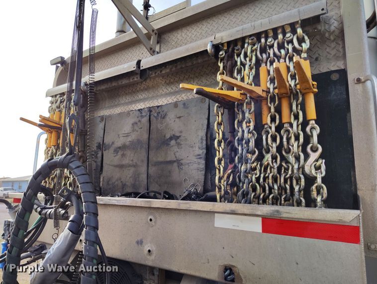 image for item EH0209 2007 Kenworth T800 semi truck