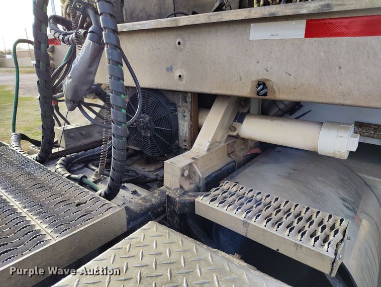 image for item EH0209 2007 Kenworth T800 semi truck