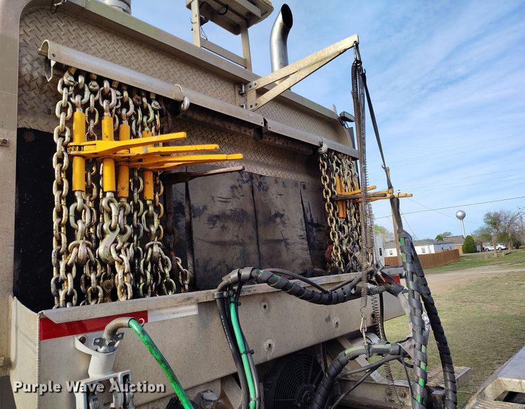 image for item EH0209 2007 Kenworth T800 semi truck