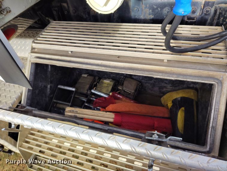 image for item EH0209 2007 Kenworth T800 semi truck