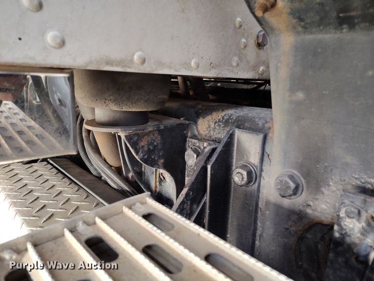 image for item EH0209 2007 Kenworth T800 semi truck