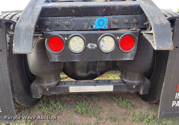 image for item EH0209 2007 Kenworth T800 semi truck