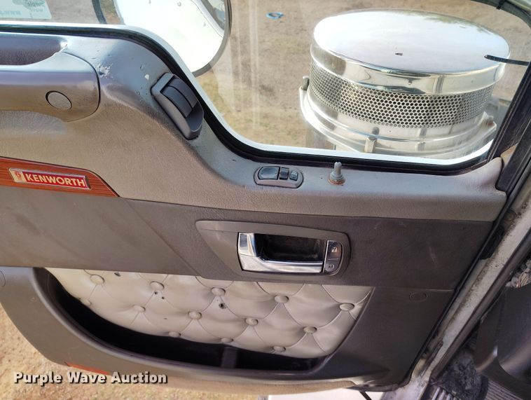 image for item EH0209 2007 Kenworth T800 semi truck