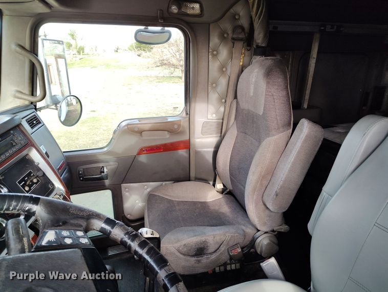 image for item EH0209 2007 Kenworth T800 semi truck