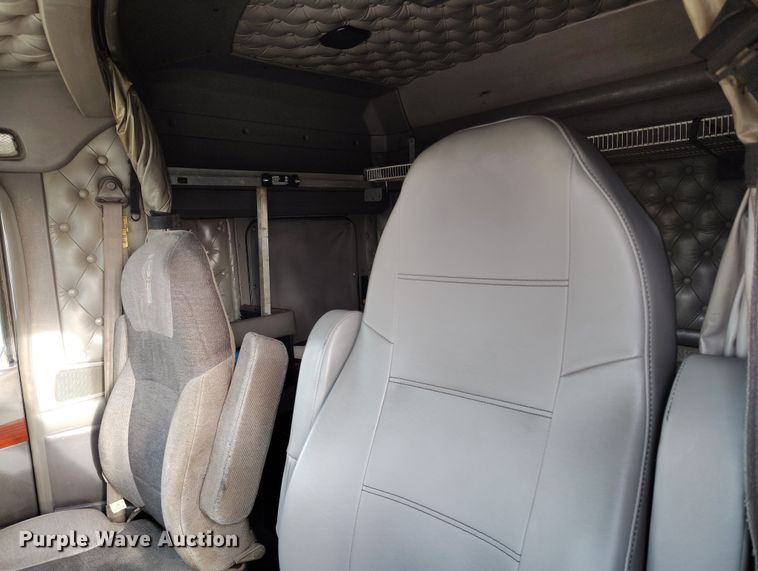 image for item EH0209 2007 Kenworth T800 semi truck