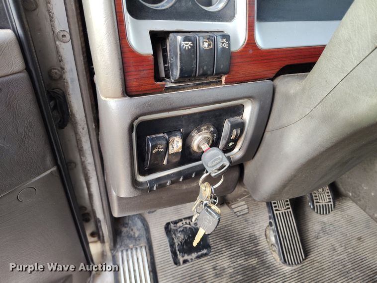 image for item EH0209 2007 Kenworth T800 semi truck