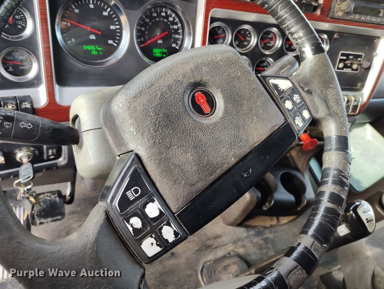 image for item EH0209 2007 Kenworth T800 semi truck