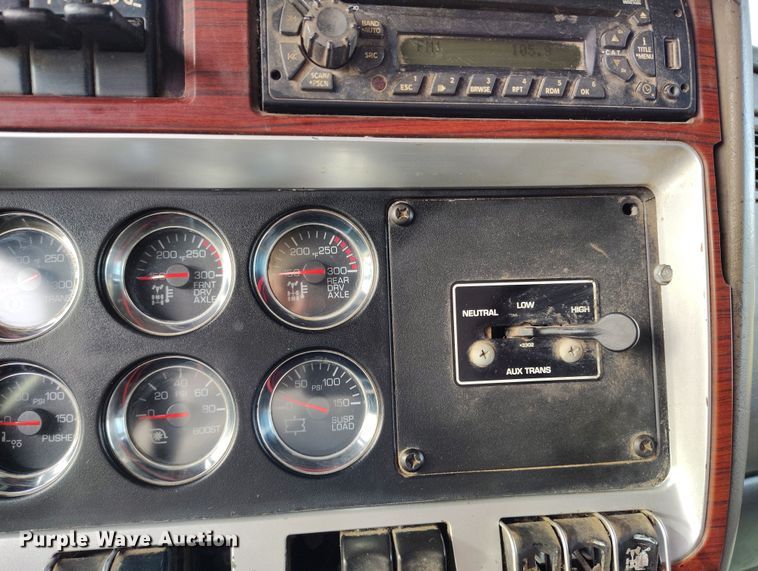 image for item EH0209 2007 Kenworth T800 semi truck