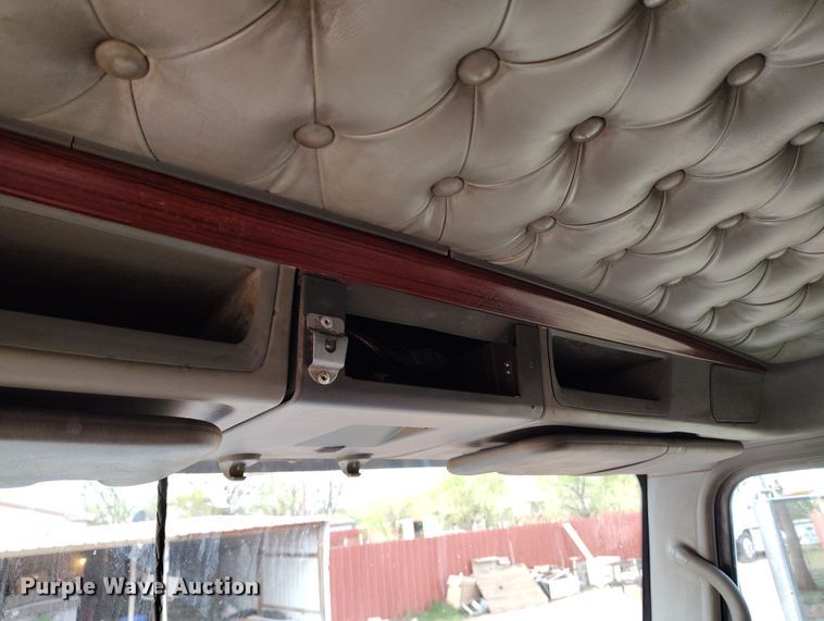 image for item EH0209 2007 Kenworth T800 semi truck