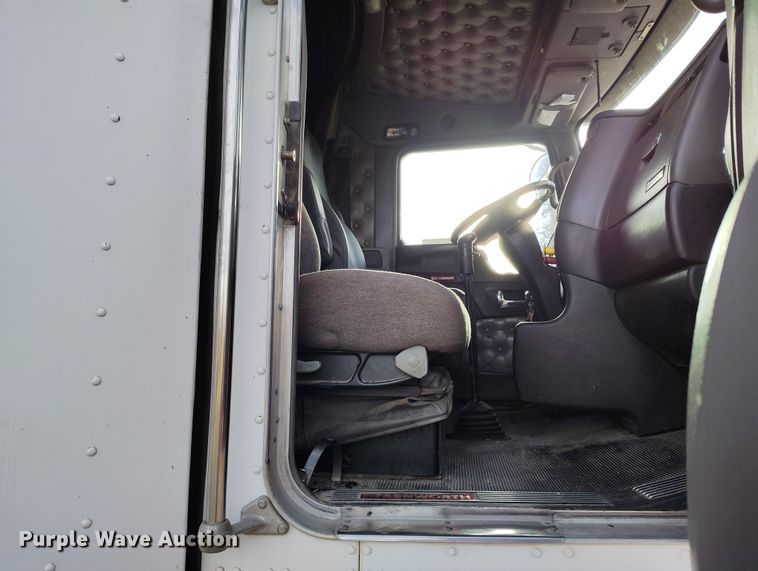 image for item EH0209 2007 Kenworth T800 semi truck