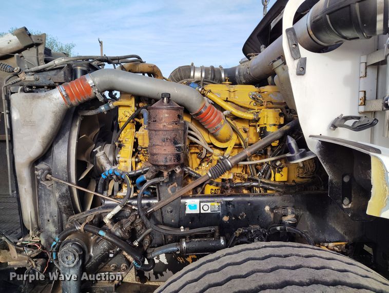 image for item EH0209 2007 Kenworth T800 semi truck