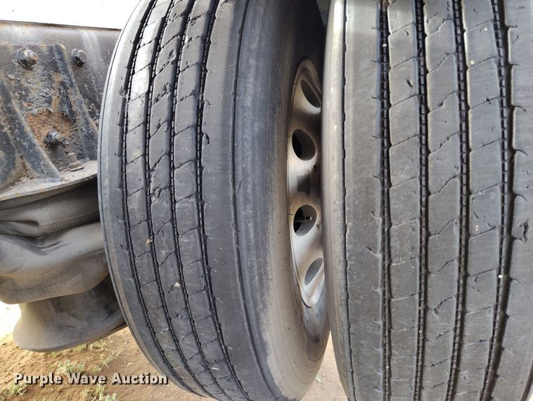 image for item EH0209 2007 Kenworth T800 semi truck