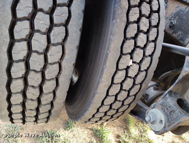 image for item EH0209 2007 Kenworth T800 semi truck