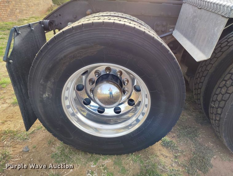 image for item EH0209 2007 Kenworth T800 semi truck