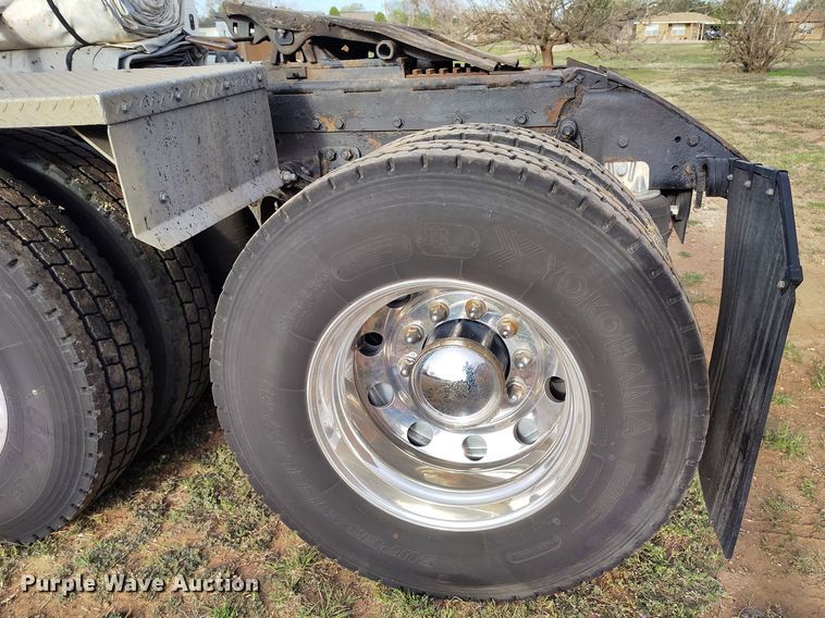 image for item EH0209 2007 Kenworth T800 semi truck