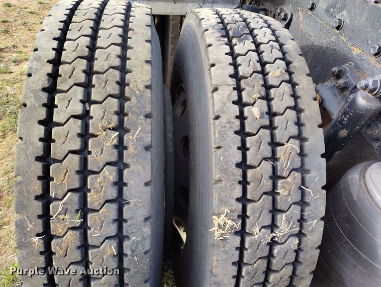 image for item EH0209 2007 Kenworth T800 semi truck