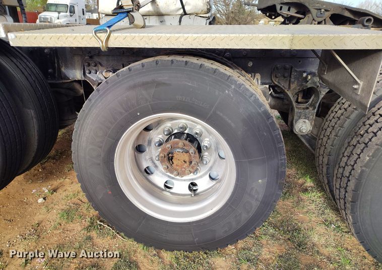 image for item EH0209 2007 Kenworth T800 semi truck