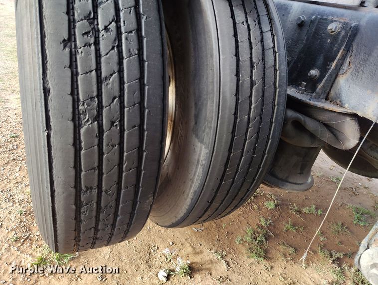 image for item EH0209 2007 Kenworth T800 semi truck