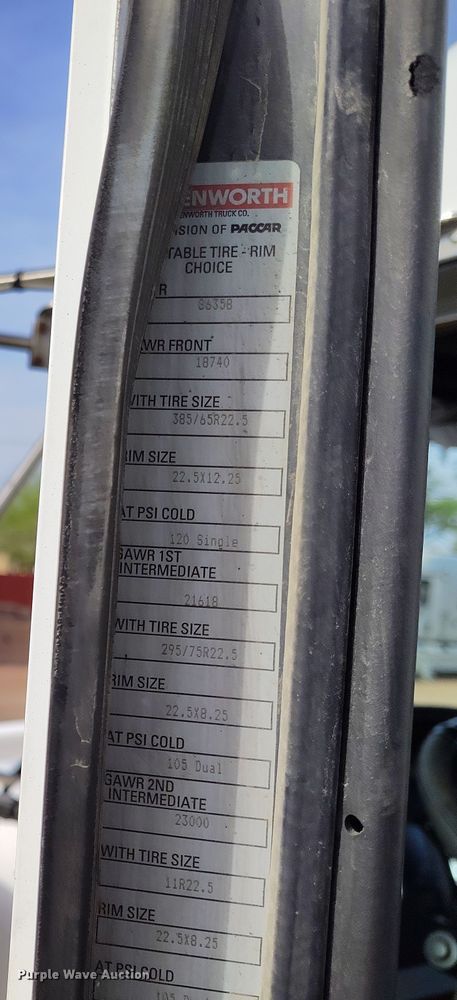 image for item EH0209 2007 Kenworth T800 semi truck