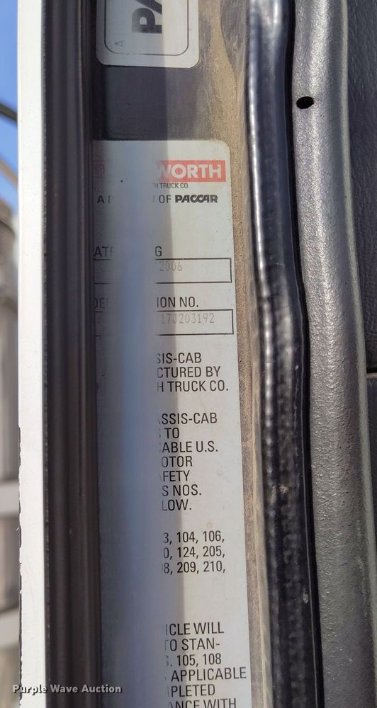 image for item EH0209 2007 Kenworth T800 semi truck