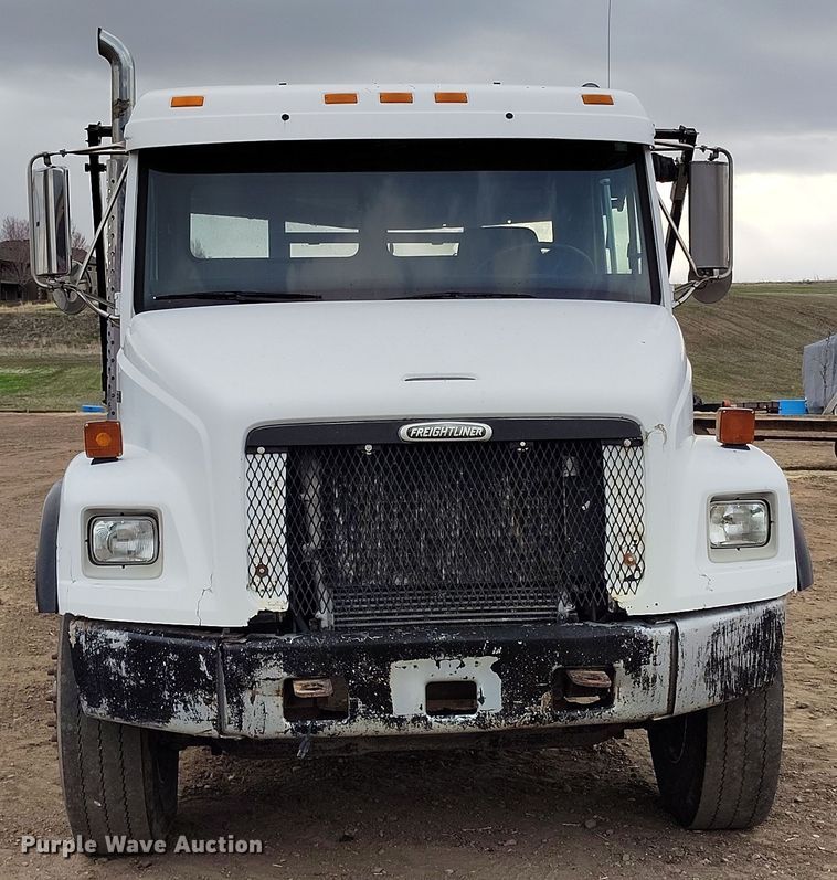 image for item EH0233 2000 Freightliner FL80 roll-off container truck