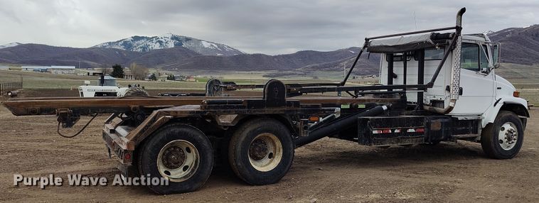 image for item EH0233 2000 Freightliner FL80 roll-off container truck