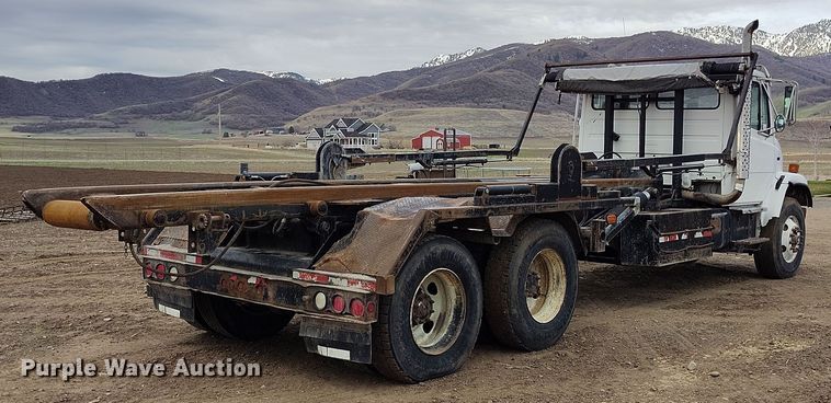 image for item EH0233 2000 Freightliner FL80 roll-off container truck