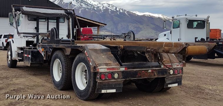 image for item EH0233 2000 Freightliner FL80 roll-off container truck