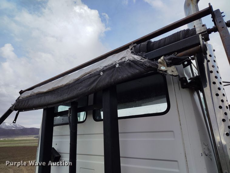 image for item EH0233 2000 Freightliner FL80 roll-off container truck